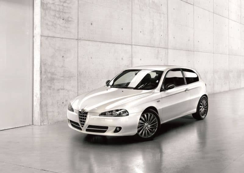2004 Alfa Romeo 147 (facelift 2004) 3-doors 1.6 TS ECO 16V (105 Hp)